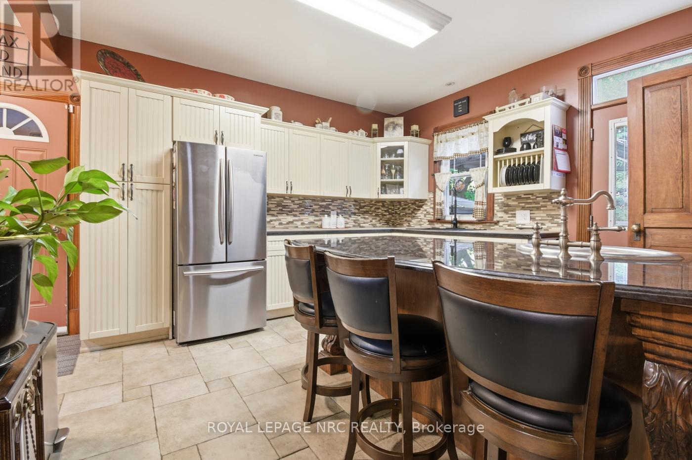 












5981 CULP STREET

,
Niagara Falls (Dorchester),




Ontario
L2G2B6

