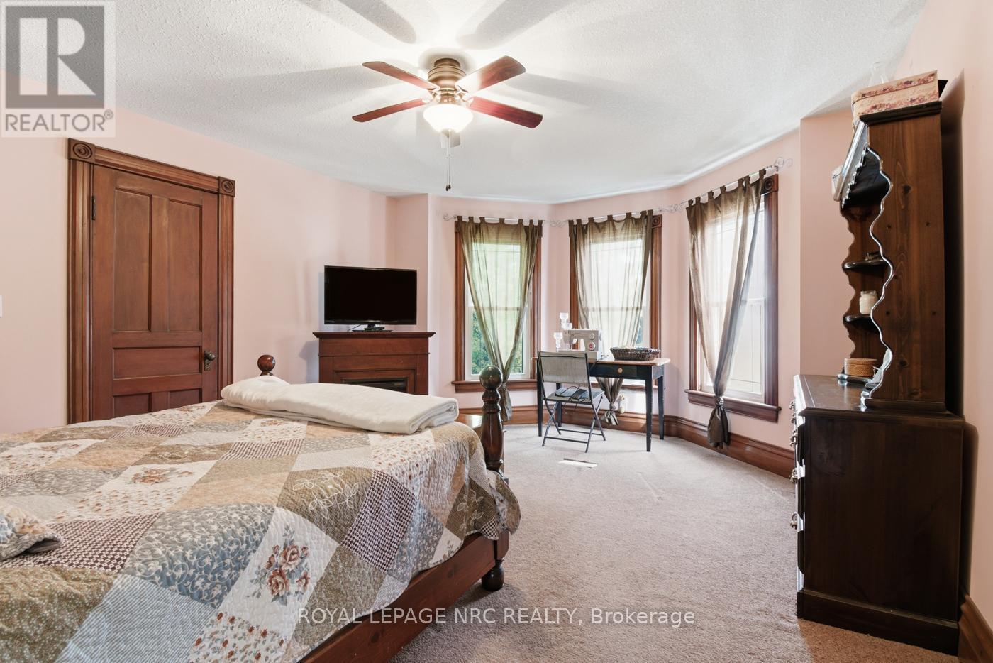 












5981 CULP STREET

,
Niagara Falls (Dorchester),




Ontario
L2G2B6

