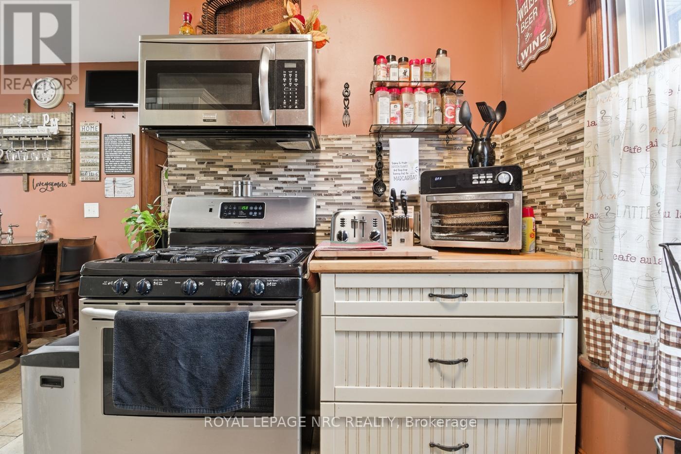 












5981 CULP STREET

,
Niagara Falls (Dorchester),




Ontario
L2G2B6

