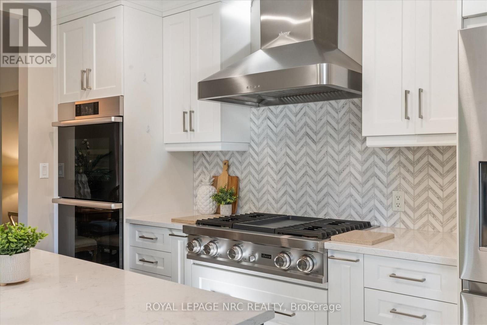 












16 BRIARFIELD CRESCENT

,
St. Catharines (Glendale/Glenridge),




Ontario
L2T3T5

