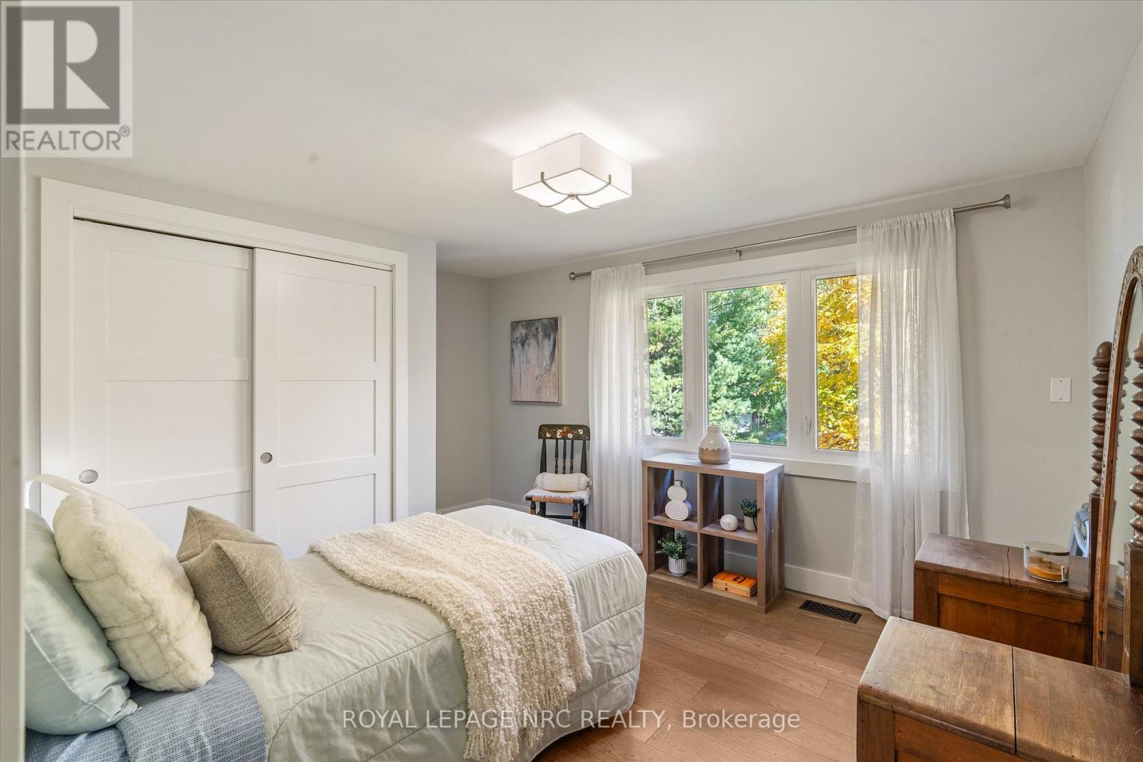 












16 BRIARFIELD CRESCENT

,
St. Catharines (Glendale/Glenridge),




Ontario
L2T3T5

