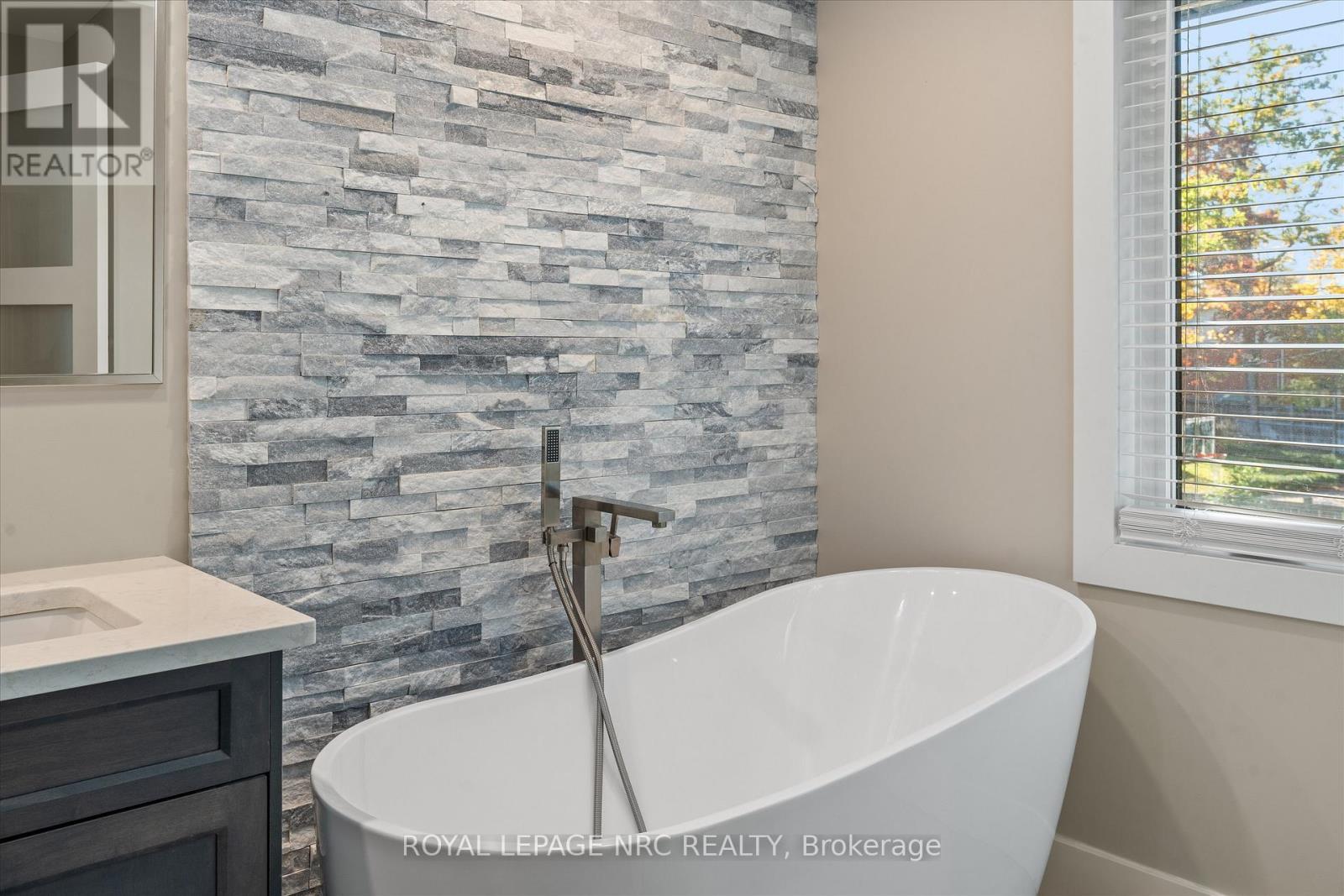 












16 BRIARFIELD CRESCENT

,
St. Catharines (Glendale/Glenridge),




Ontario
L2T3T5

