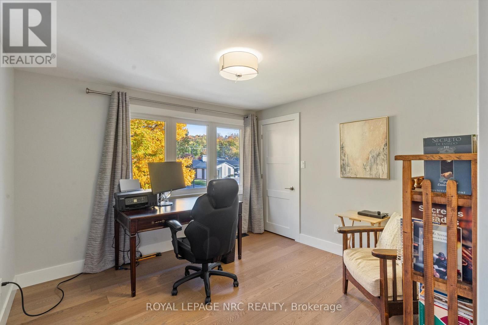 












16 BRIARFIELD CRESCENT

,
St. Catharines (Glendale/Glenridge),




Ontario
L2T3T5

