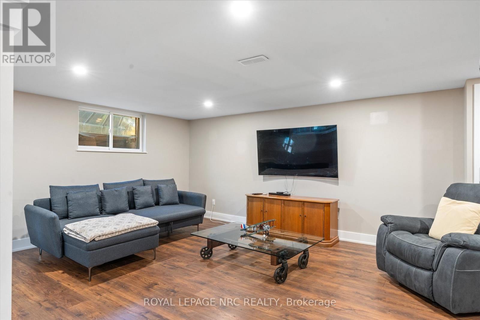 












16 BRIARFIELD CRESCENT

,
St. Catharines (Glendale/Glenridge),




Ontario
L2T3T5

