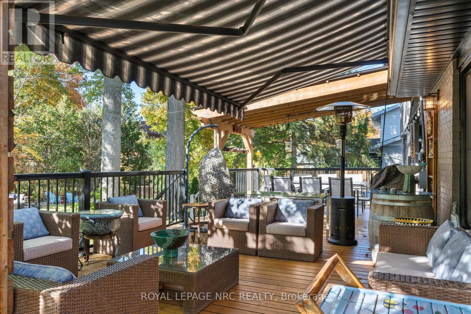 












16 BRIARFIELD CRESCENT

,
St. Catharines (Glendale/Glenridge),




Ontario
L2T3T5

