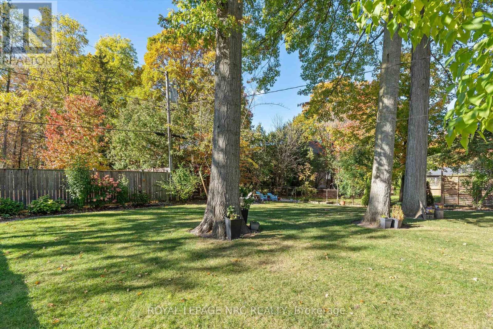 












16 BRIARFIELD CRESCENT

,
St. Catharines (Glendale/Glenridge),




Ontario
L2T3T5

