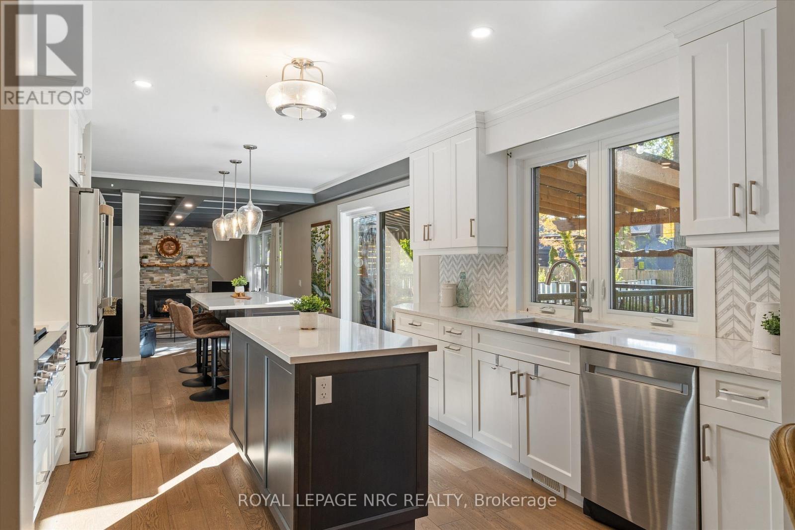 












16 BRIARFIELD CRESCENT

,
St. Catharines (Glendale/Glenridge),




Ontario
L2T3T5

