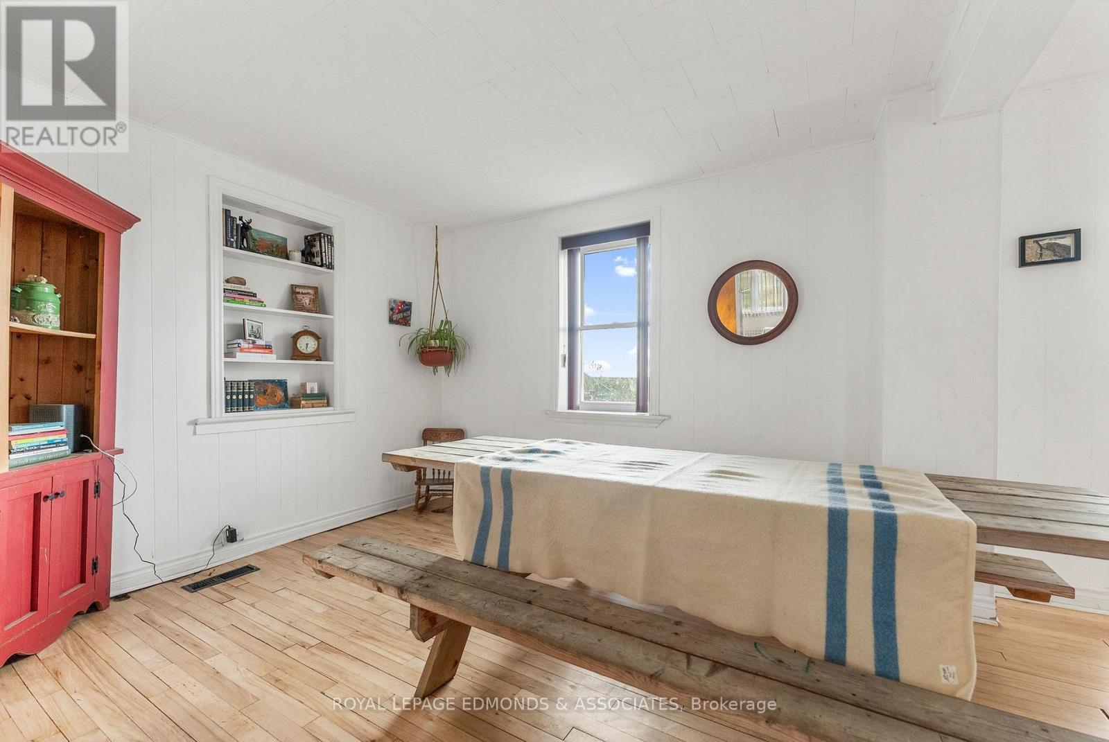 












44 ALVA DRIVE

,
Whitewater Region,




Ontario
K0J1K0

