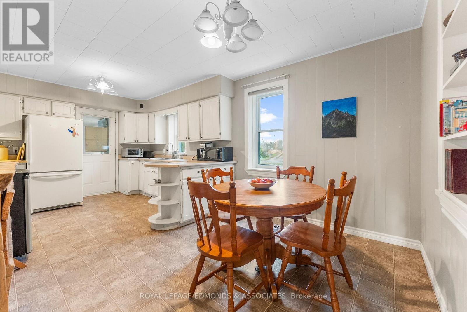 












44 ALVA DRIVE

,
Whitewater Region,




Ontario
K0J1K0

