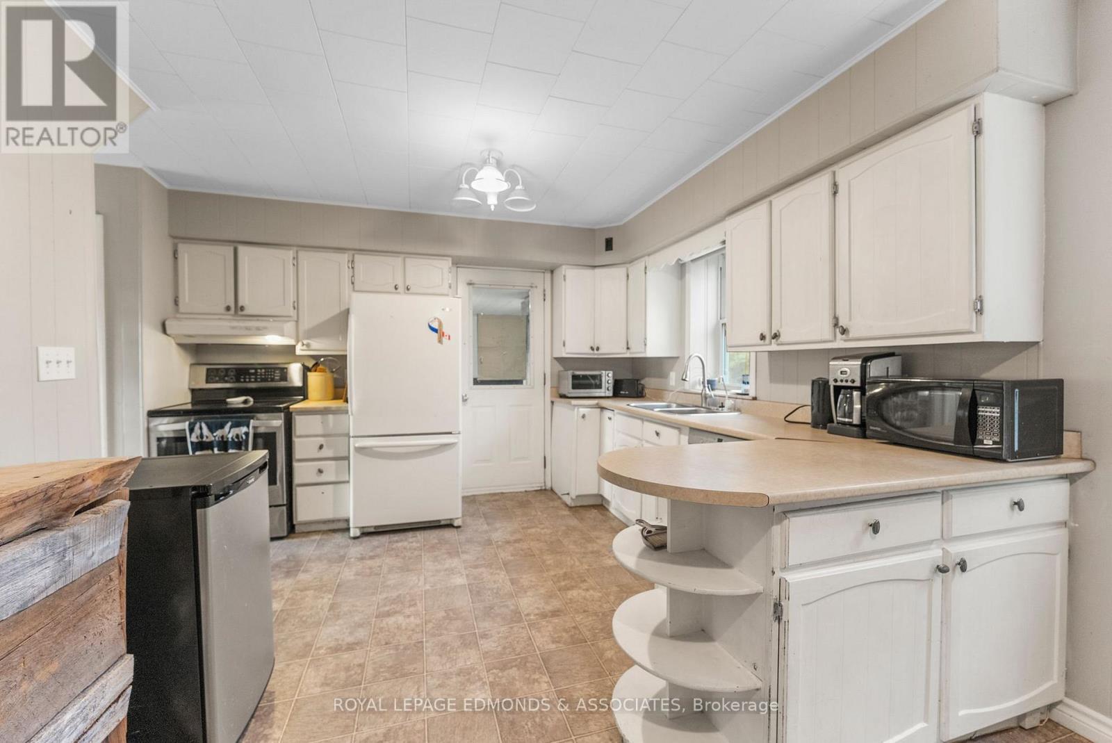 












44 ALVA DRIVE

,
Whitewater Region,




Ontario
K0J1K0

