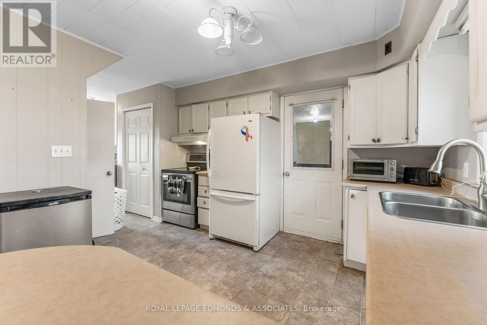 












44 ALVA DRIVE

,
Whitewater Region,




Ontario
K0J1K0

