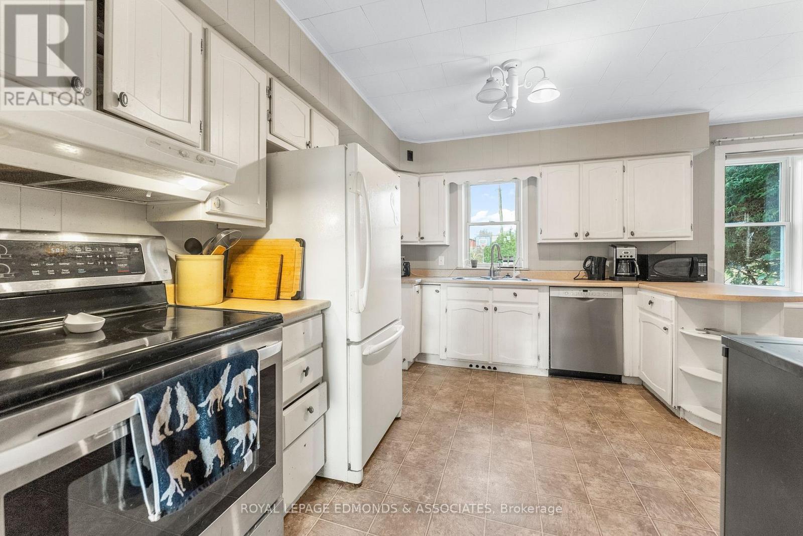 












44 ALVA DRIVE

,
Whitewater Region,




Ontario
K0J1K0

