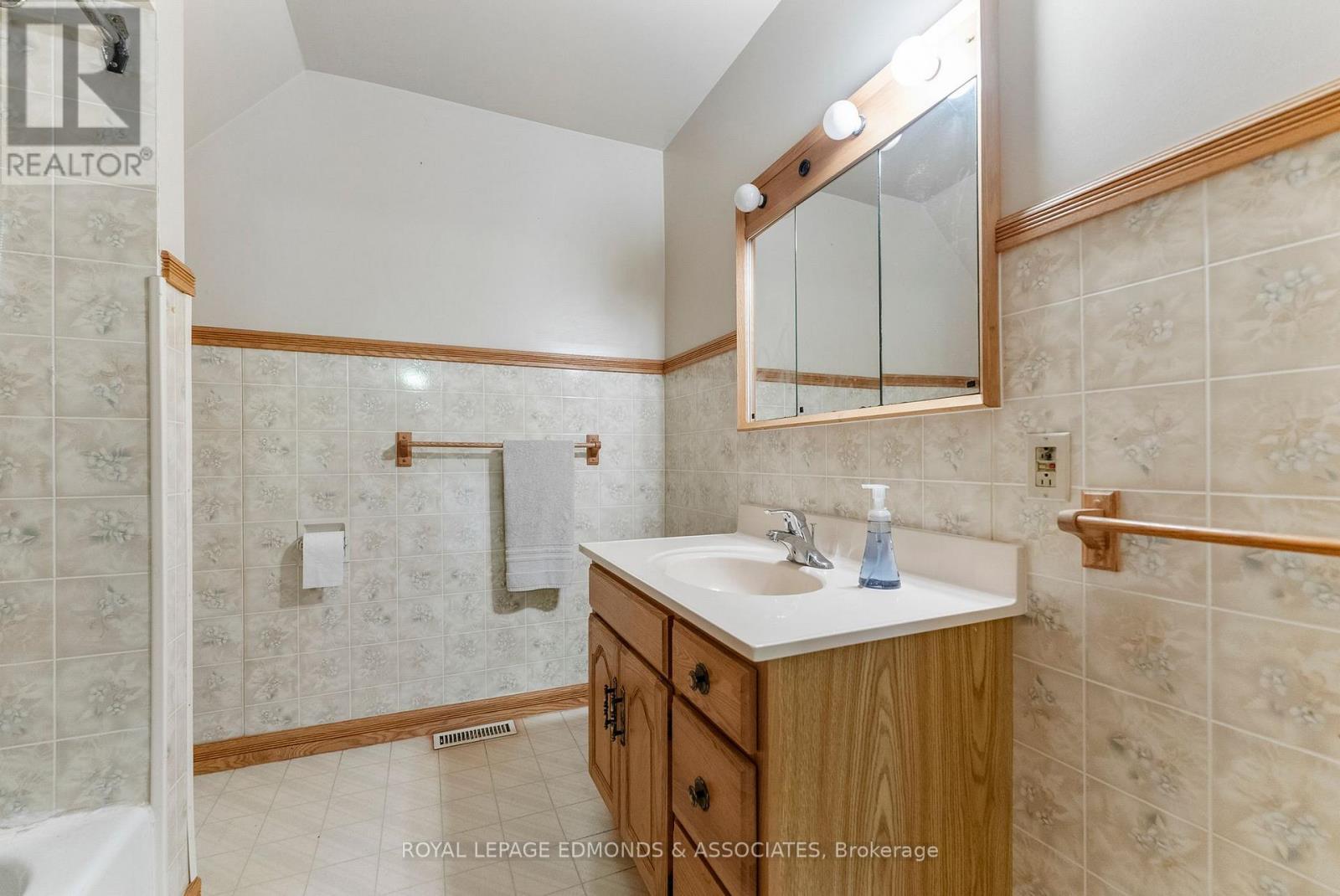 












44 ALVA DRIVE

,
Whitewater Region,




Ontario
K0J1K0

