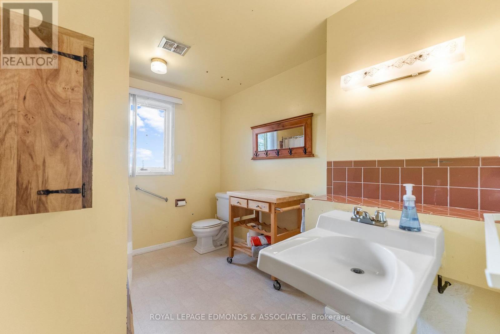 












44 ALVA DRIVE

,
Whitewater Region,




Ontario
K0J1K0

