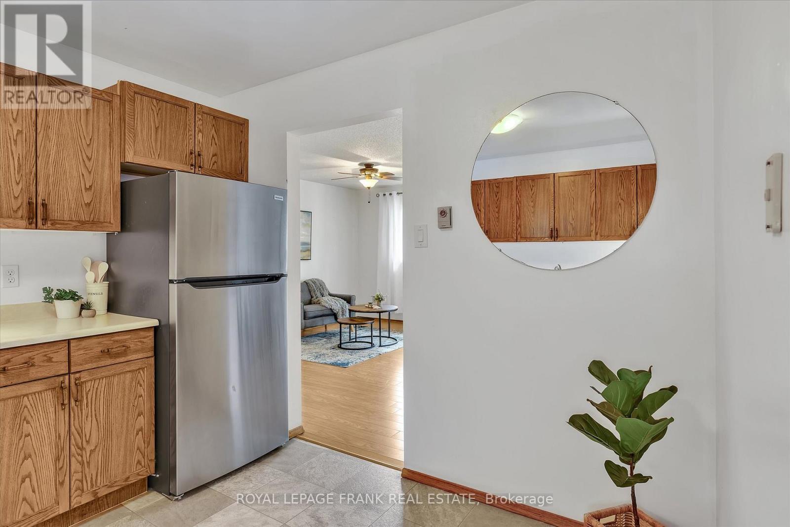 












201 - 2406 MOUNTLAND DRIVE

,
Peterborough (Monaghan Ward 2),




Ontario
K9K2E1

