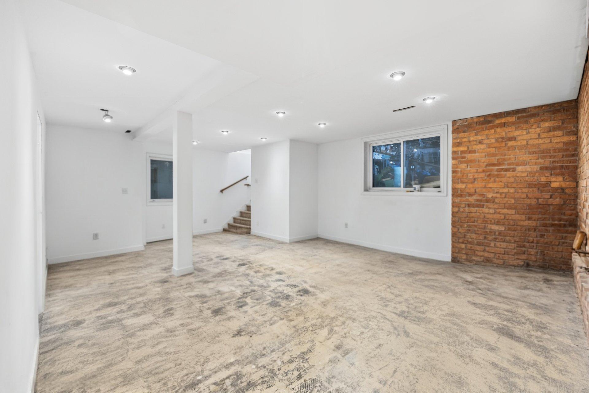 









2097


Boul. McNamara

,
Laval (Chomedey),




QC
H7S1S4

