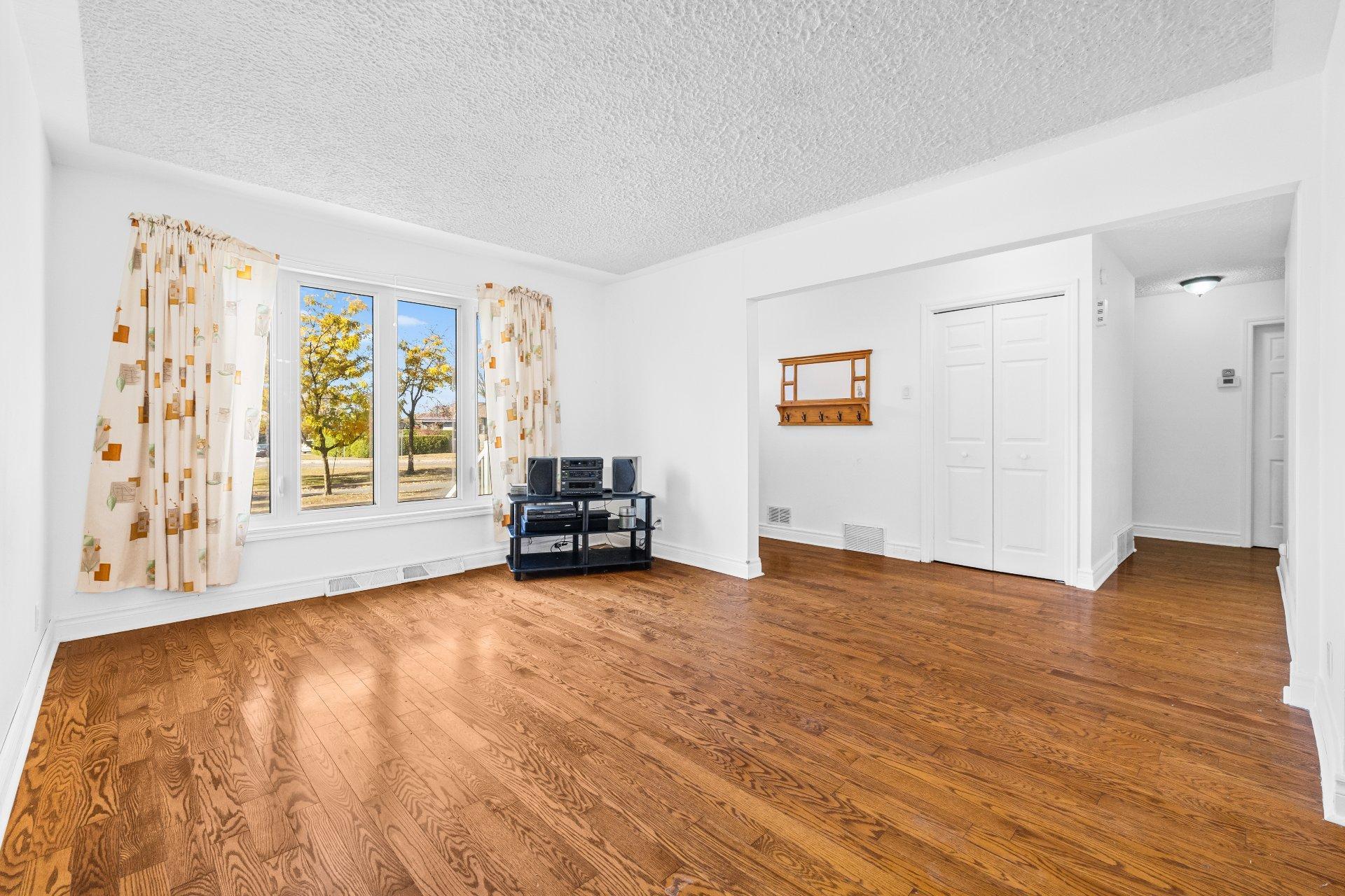 









2097


Boul. McNamara

,
Laval (Chomedey),




QC
H7S1S4

