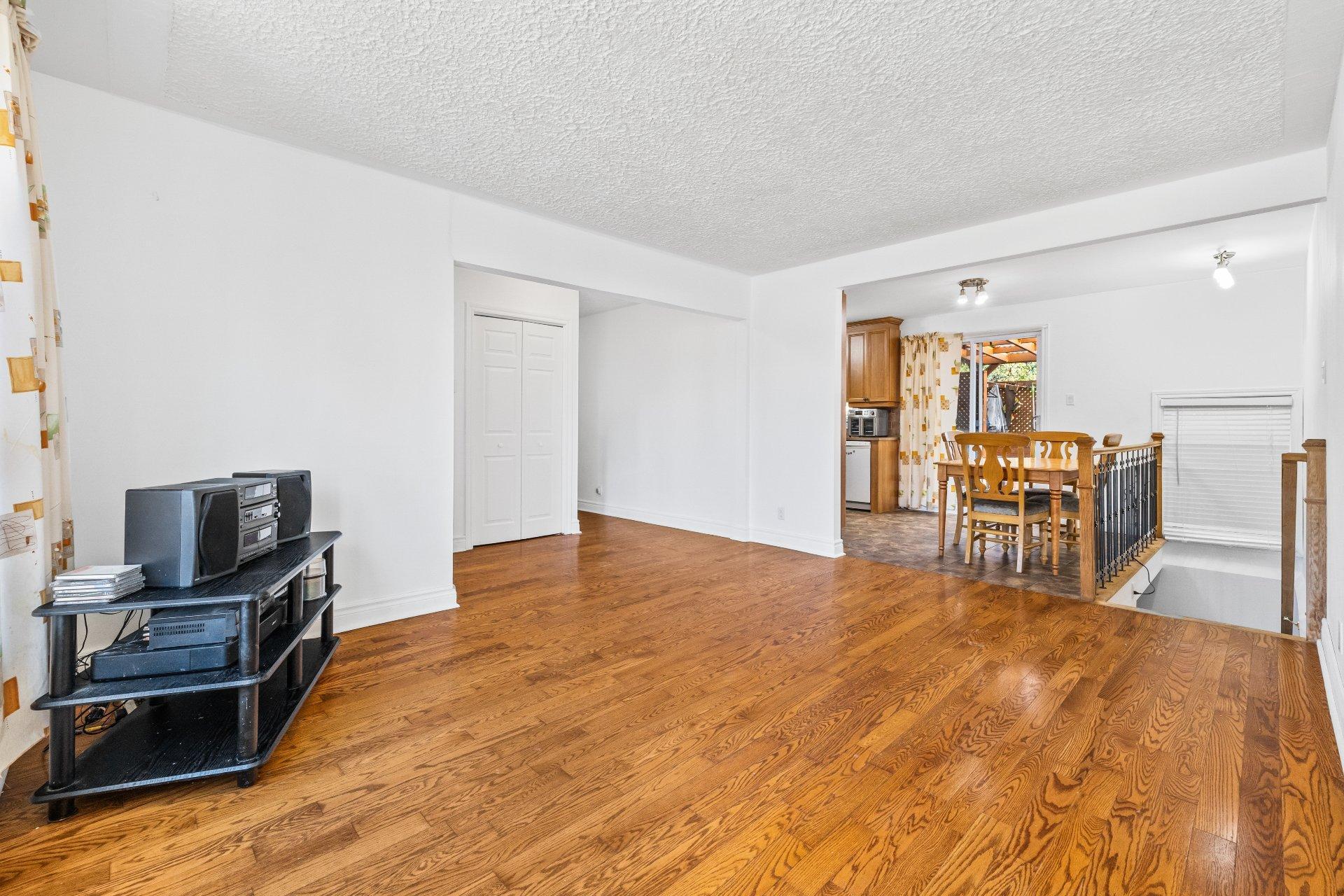 









2097


Boul. McNamara

,
Laval (Chomedey),




QC
H7S1S4

