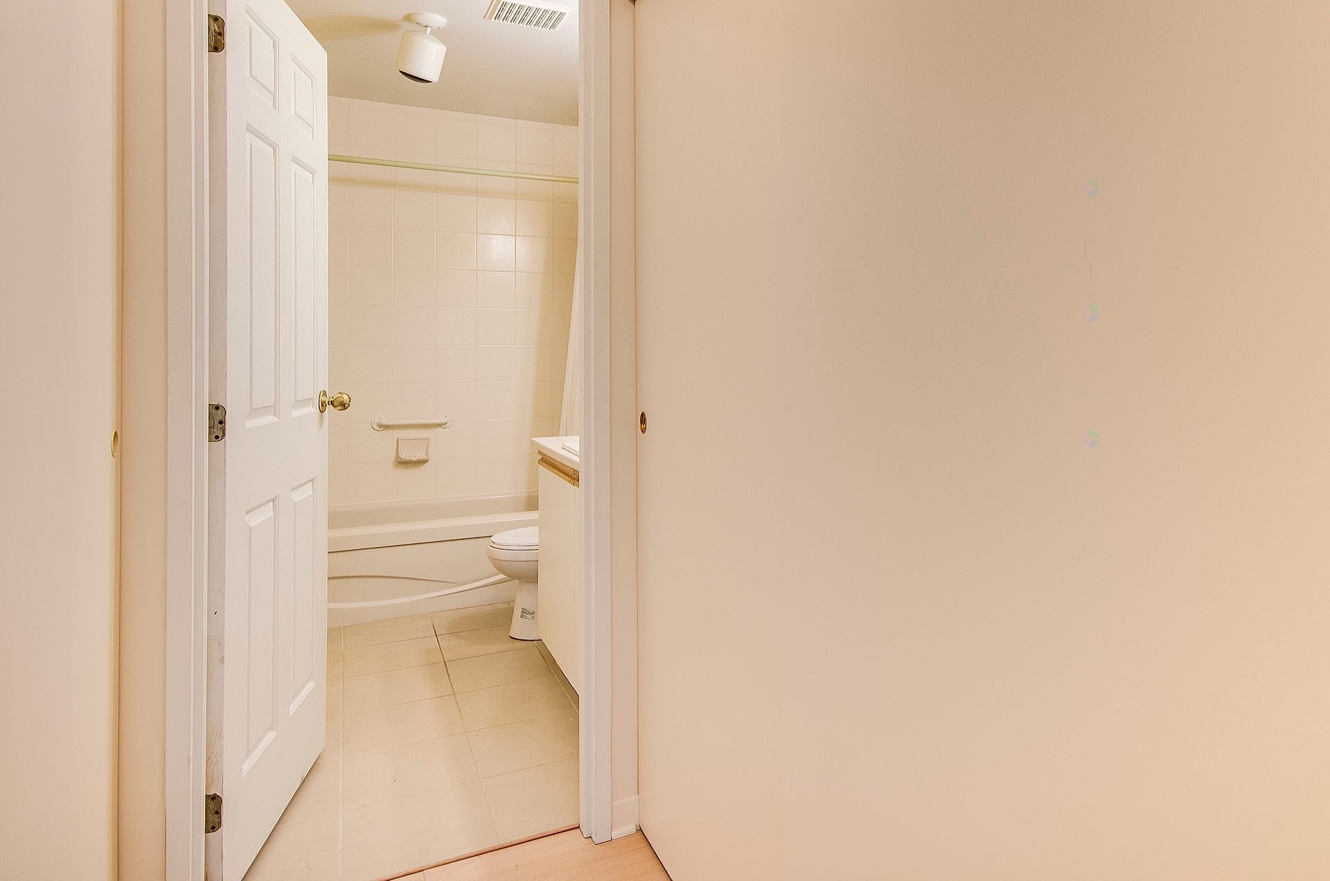 









911


Rue Principale

, A-2,
Cowansville,




QC
J2K1J8

