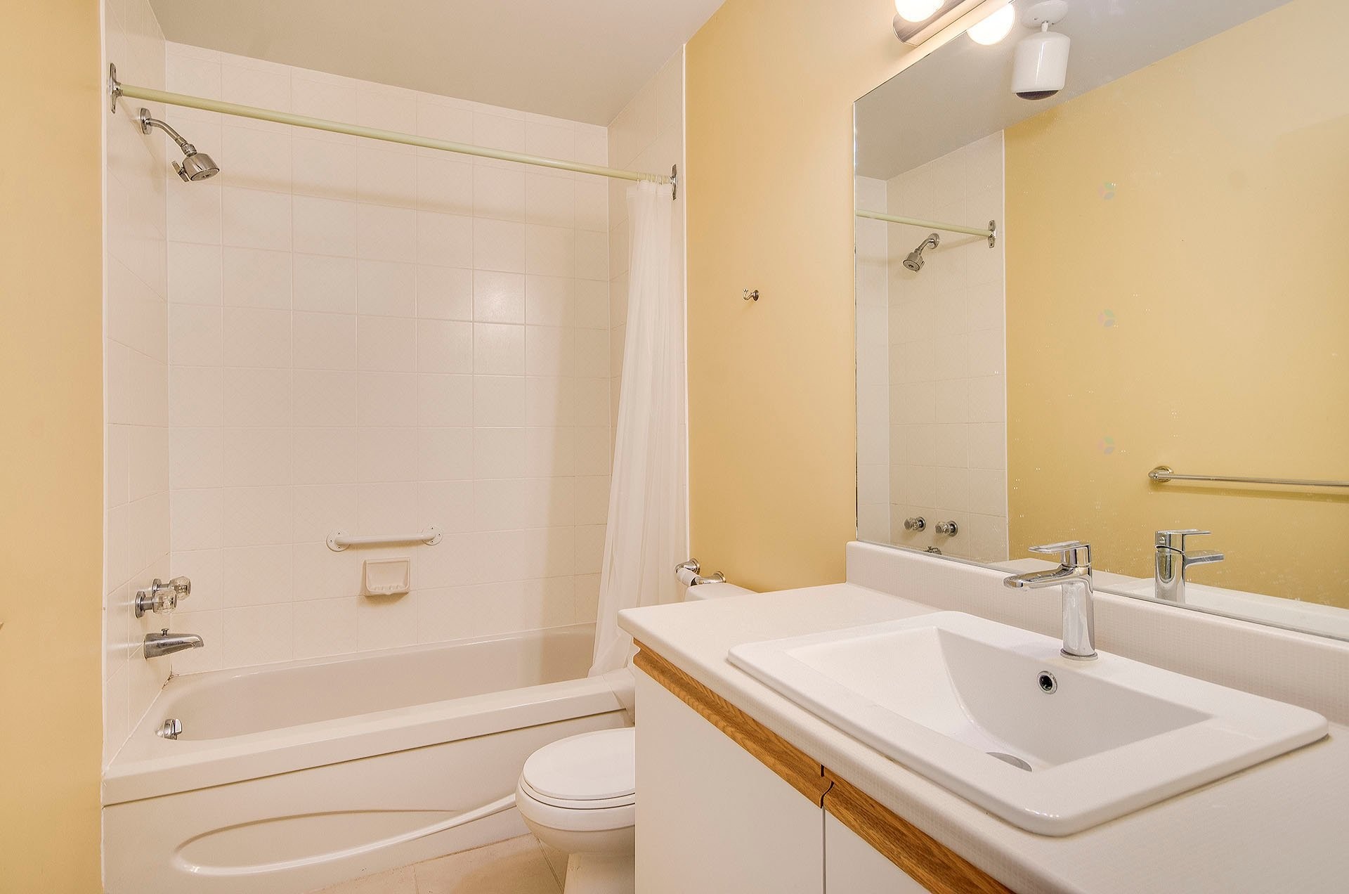 









911


Rue Principale

, A-2,
Cowansville,




QC
J2K1J8

