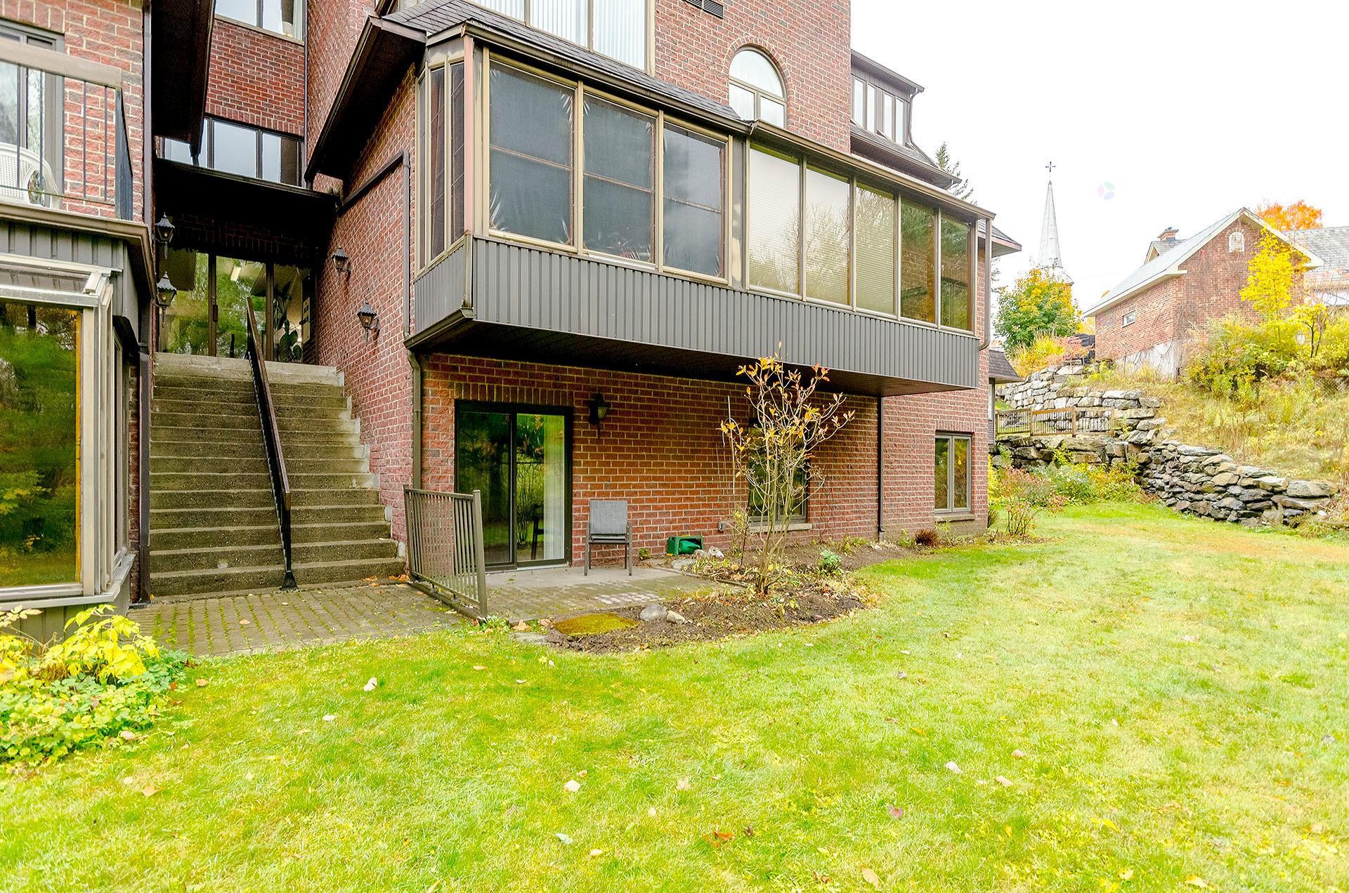 









911


Rue Principale

, A-2,
Cowansville,




QC
J2K1J8

