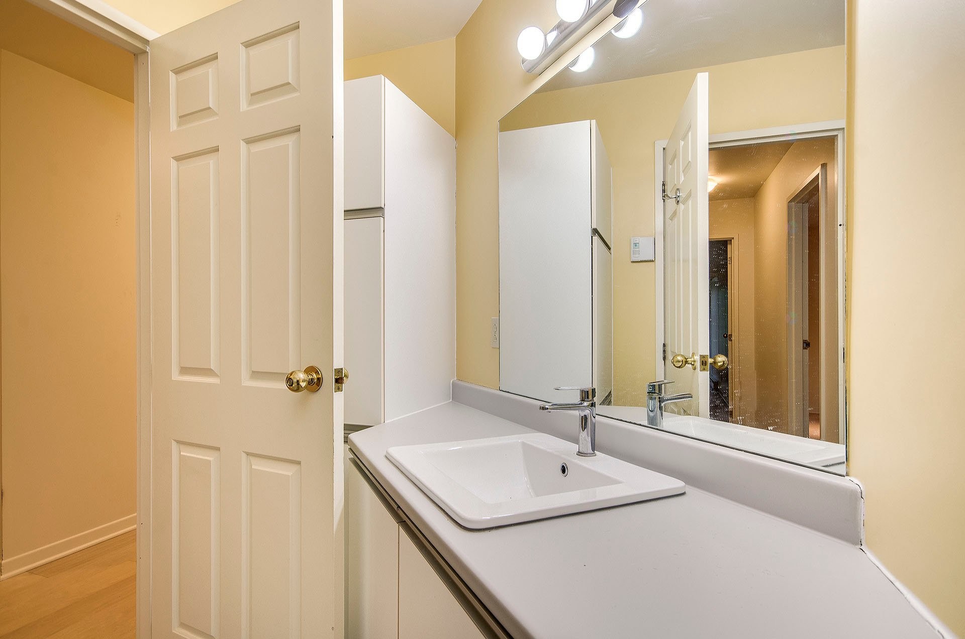 









911


Rue Principale

, A-2,
Cowansville,




QC
J2K1J8

