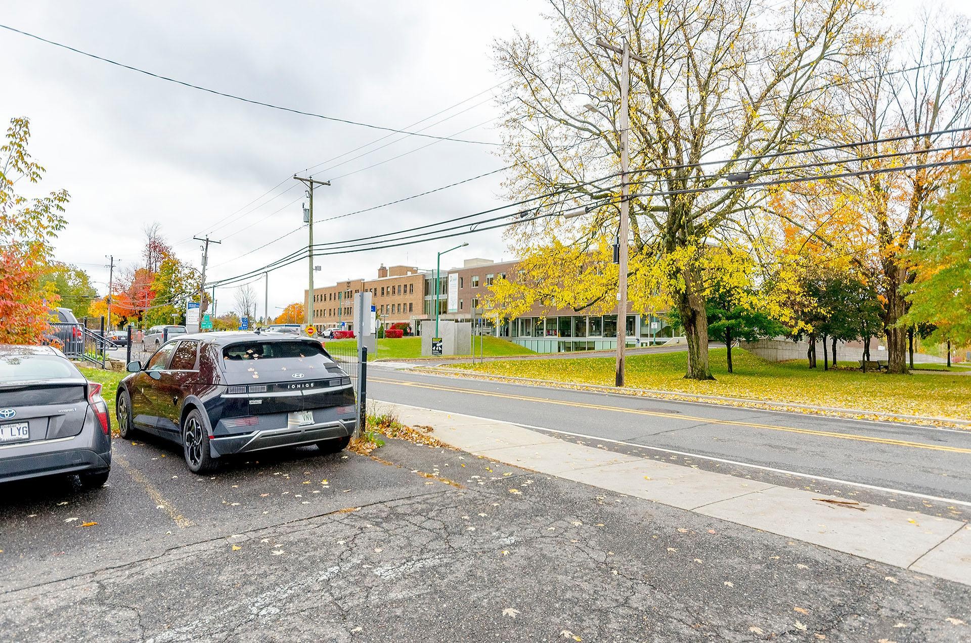 









911


Rue Principale

, A-2,
Cowansville,




QC
J2K1J8

