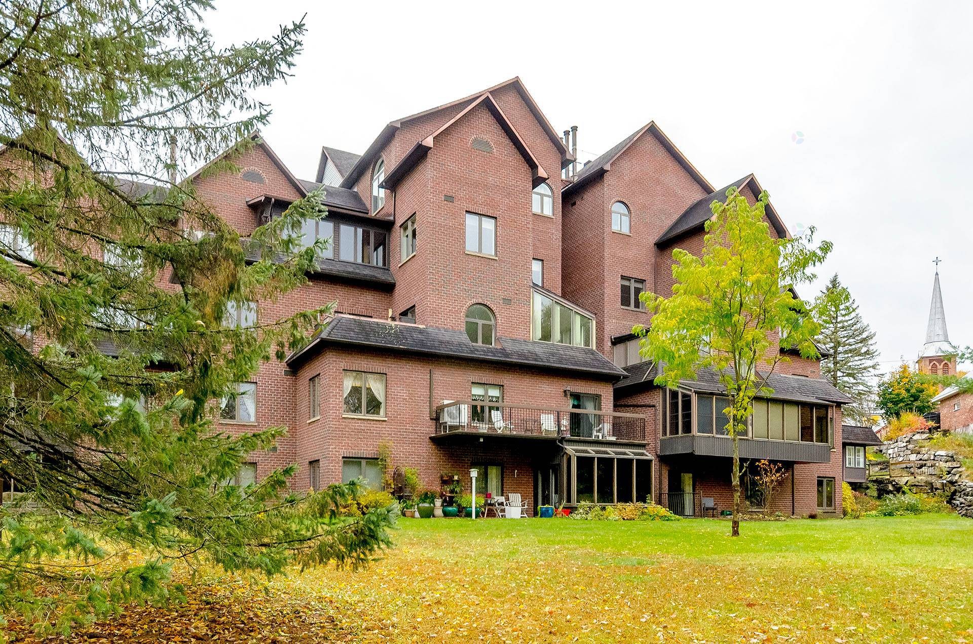 









911


Rue Principale

, A-2,
Cowansville,




QC
J2K1J8

