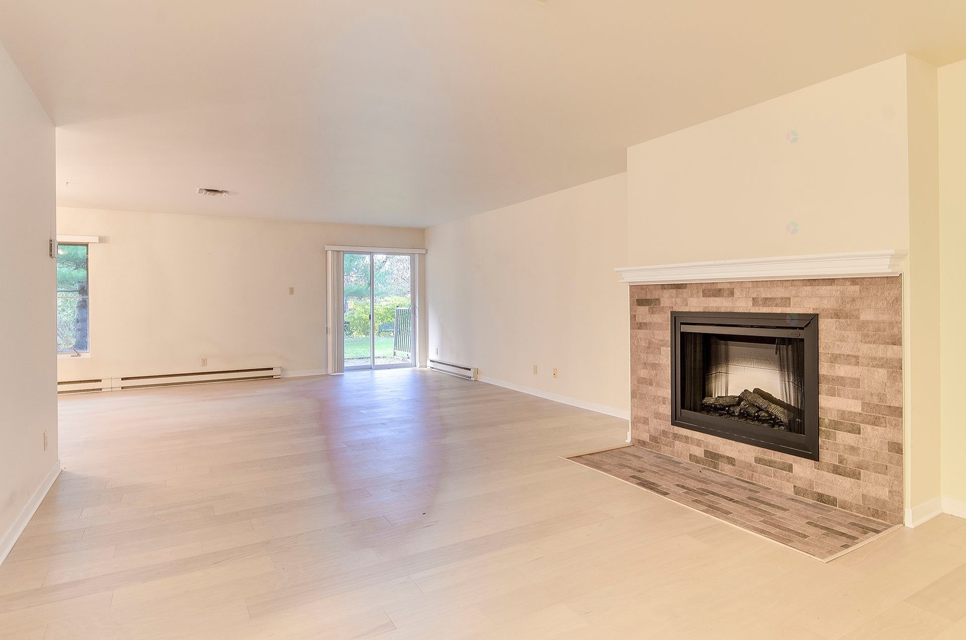 









911


Rue Principale

, A-2,
Cowansville,




QC
J2K1J8

