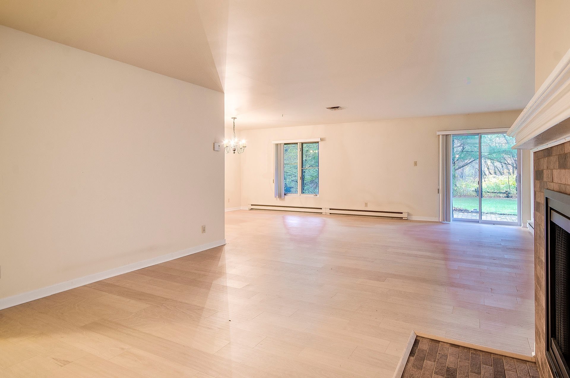 









911


Rue Principale

, A-2,
Cowansville,




QC
J2K1J8

