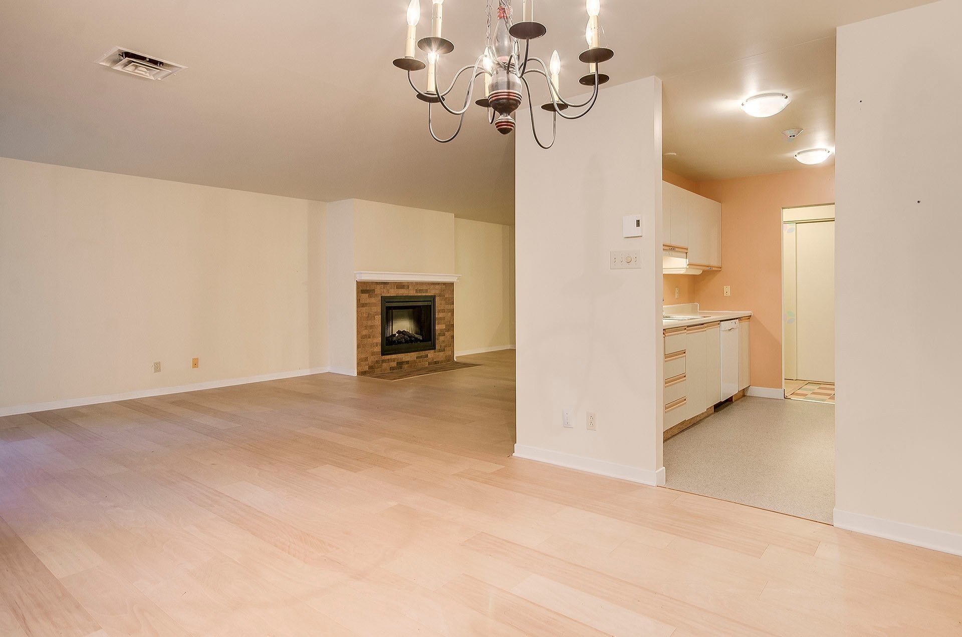 









911


Rue Principale

, A-2,
Cowansville,




QC
J2K1J8

