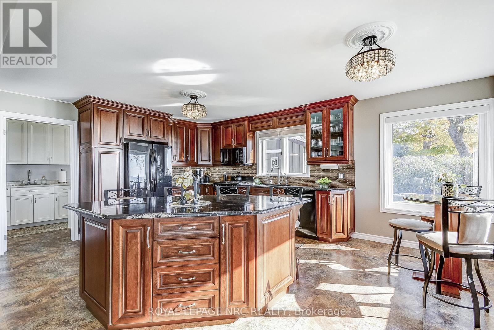 












10781 LAKESHORE ROAD W

,
Wainfleet (Lakeshore),




Ontario
L3K5V4

