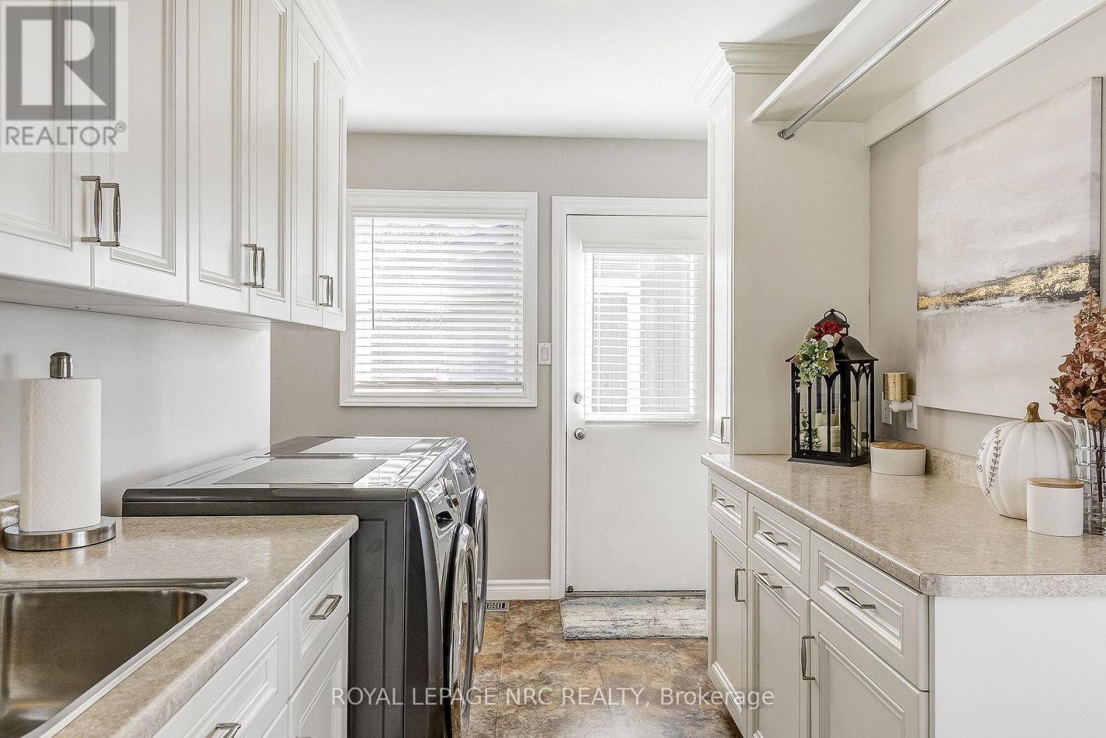 












10781 LAKESHORE ROAD W

,
Wainfleet (Lakeshore),




Ontario
L3K5V4

