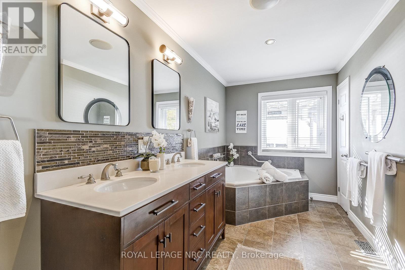 












10781 LAKESHORE ROAD W

,
Wainfleet (Lakeshore),




Ontario
L3K5V4

