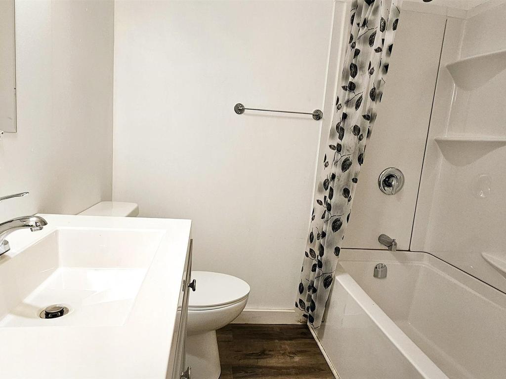 












8 Clarence Lane

,
Cavendish,




PE
C0A 1N0

