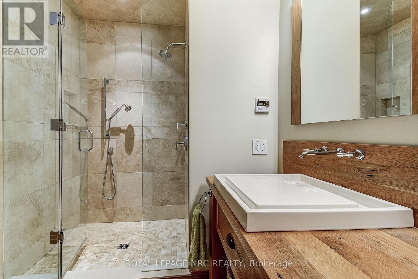 












63 TENNESSEE AVENUE

,
Port Colborne (Sugarloaf),




Ontario
L3K2R8

