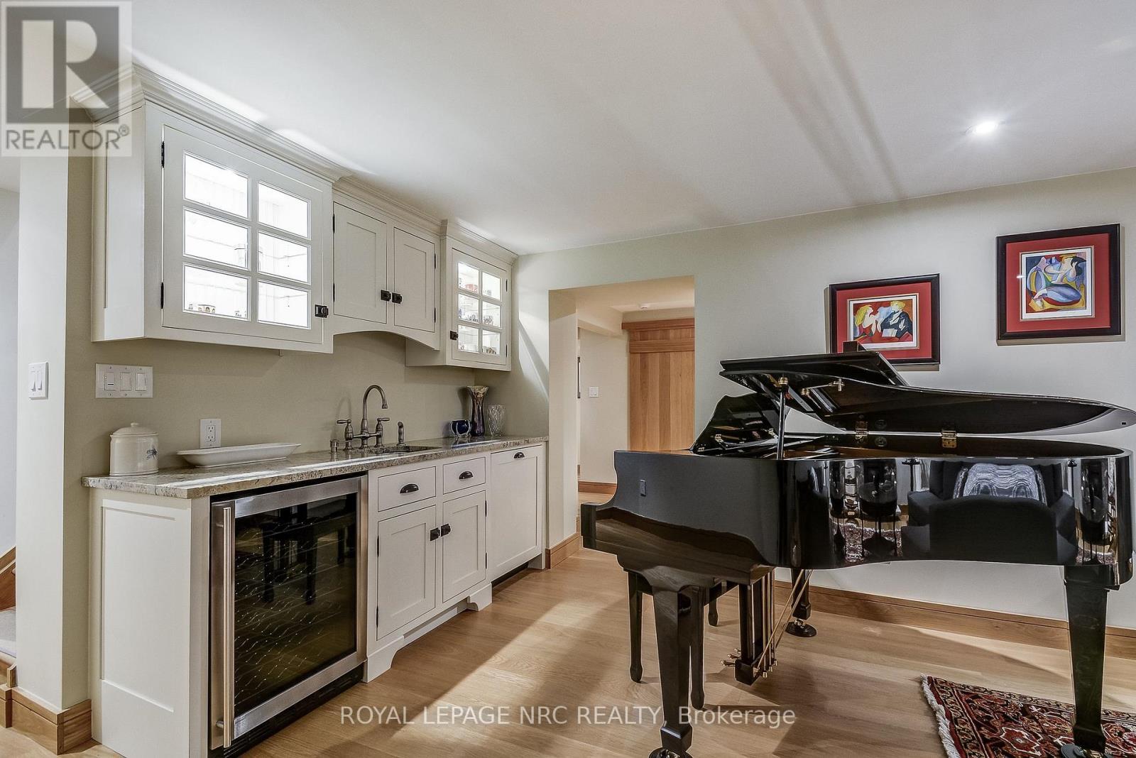 












63 TENNESSEE AVENUE

,
Port Colborne (Sugarloaf),




Ontario
L3K2R8

