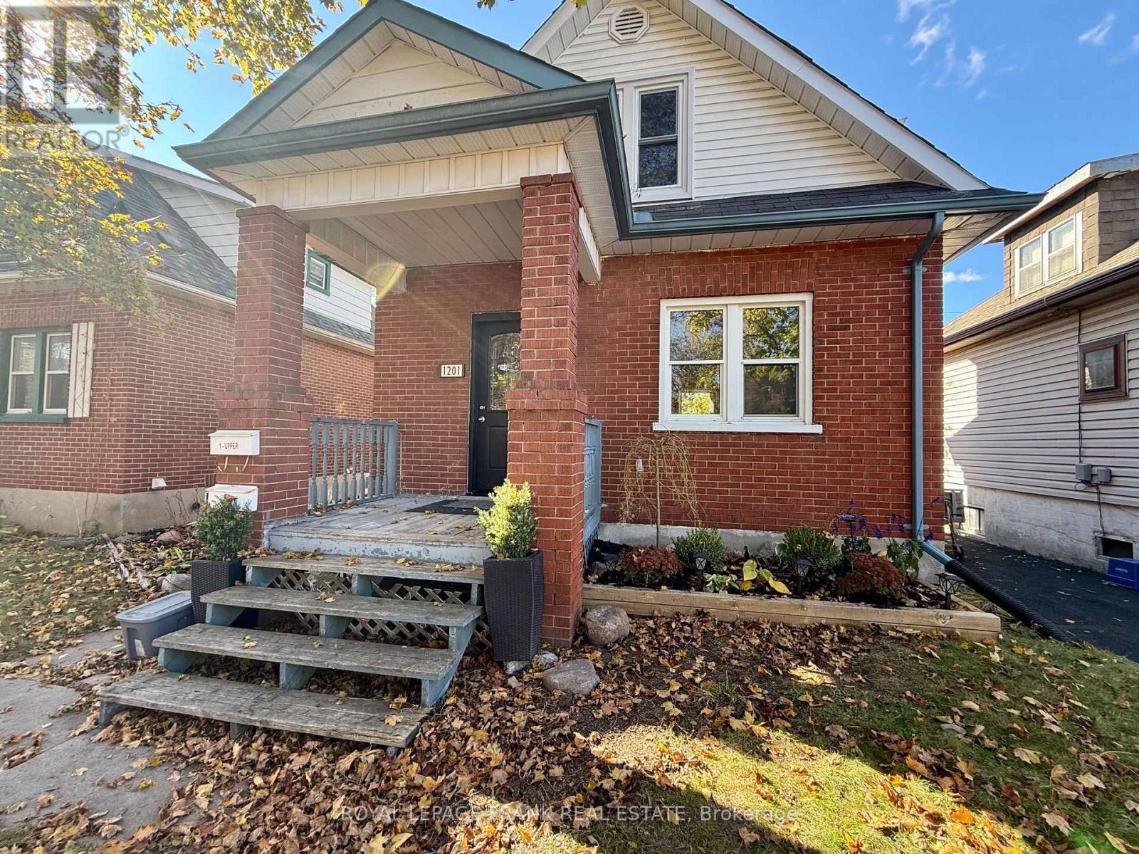 












MAIN FLOOR - 1201 KENNETH AVENUE

,
Peterborough (Otonabee Ward 1),




Ontario
K9J5P8

