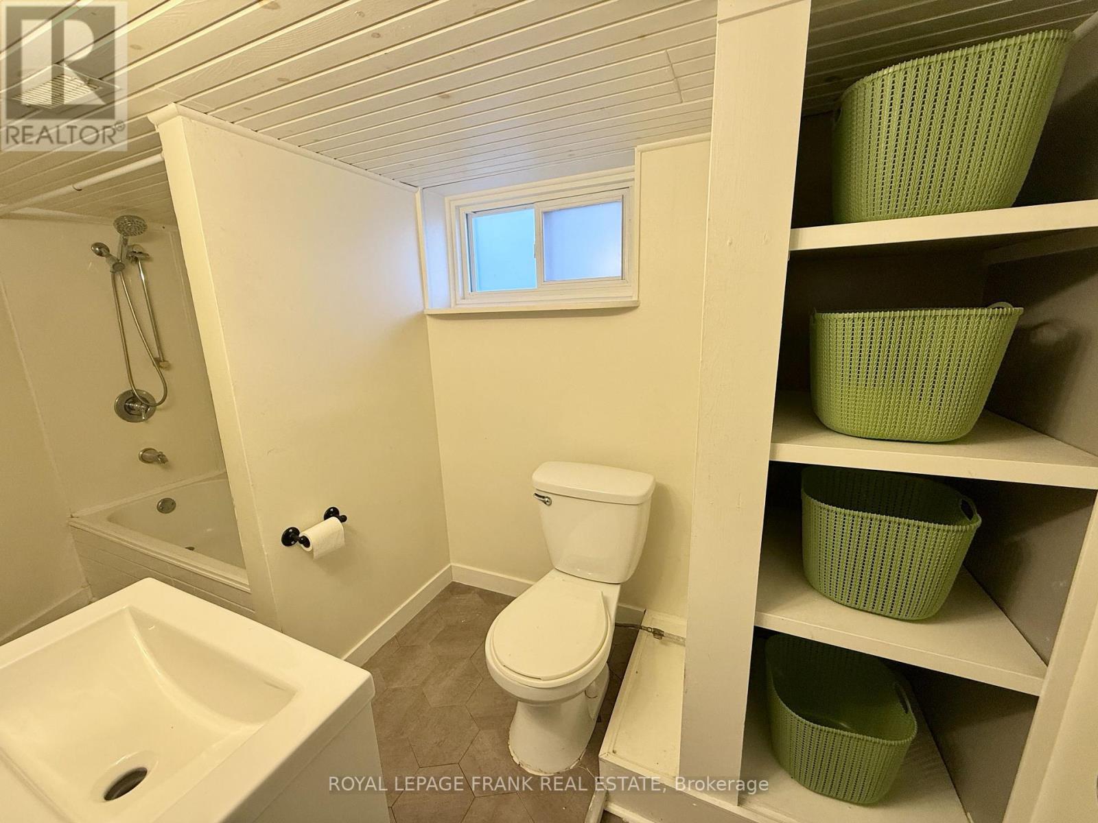 












MAIN FLOOR - 1201 KENNETH AVENUE

,
Peterborough (Otonabee Ward 1),




Ontario
K9J5P8

