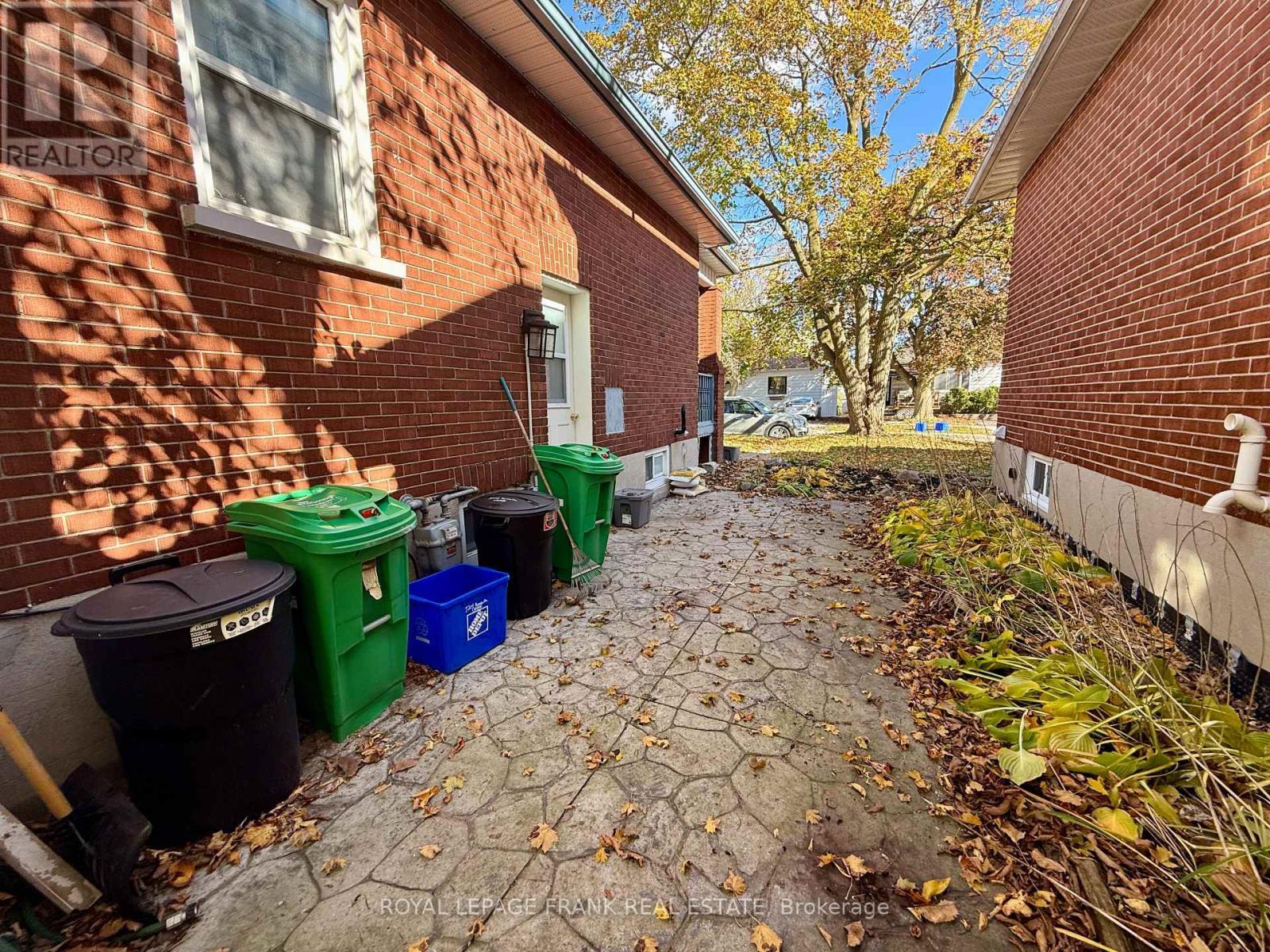 












MAIN FLOOR - 1201 KENNETH AVENUE

,
Peterborough (Otonabee Ward 1),




Ontario
K9J5P8

