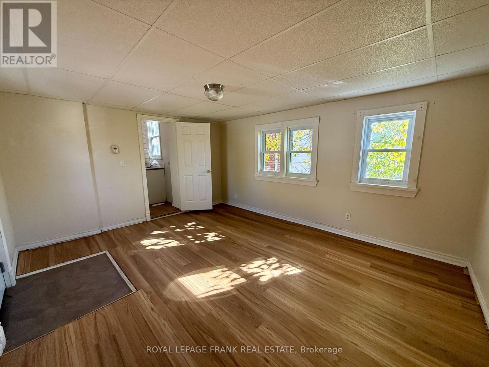 












MAIN FLOOR - 1201 KENNETH AVENUE

,
Peterborough (Otonabee Ward 1),




Ontario
K9J5P8

