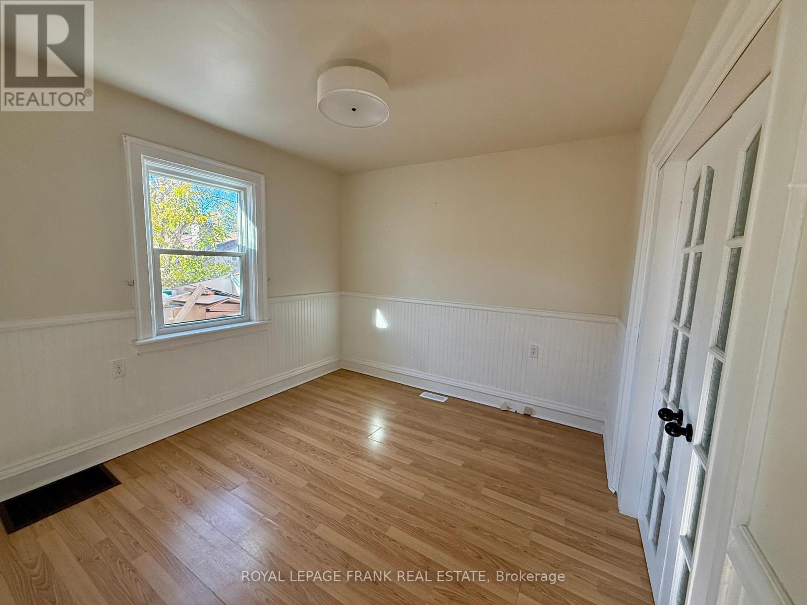 












MAIN FLOOR - 1201 KENNETH AVENUE

,
Peterborough (Otonabee Ward 1),




Ontario
K9J5P8

