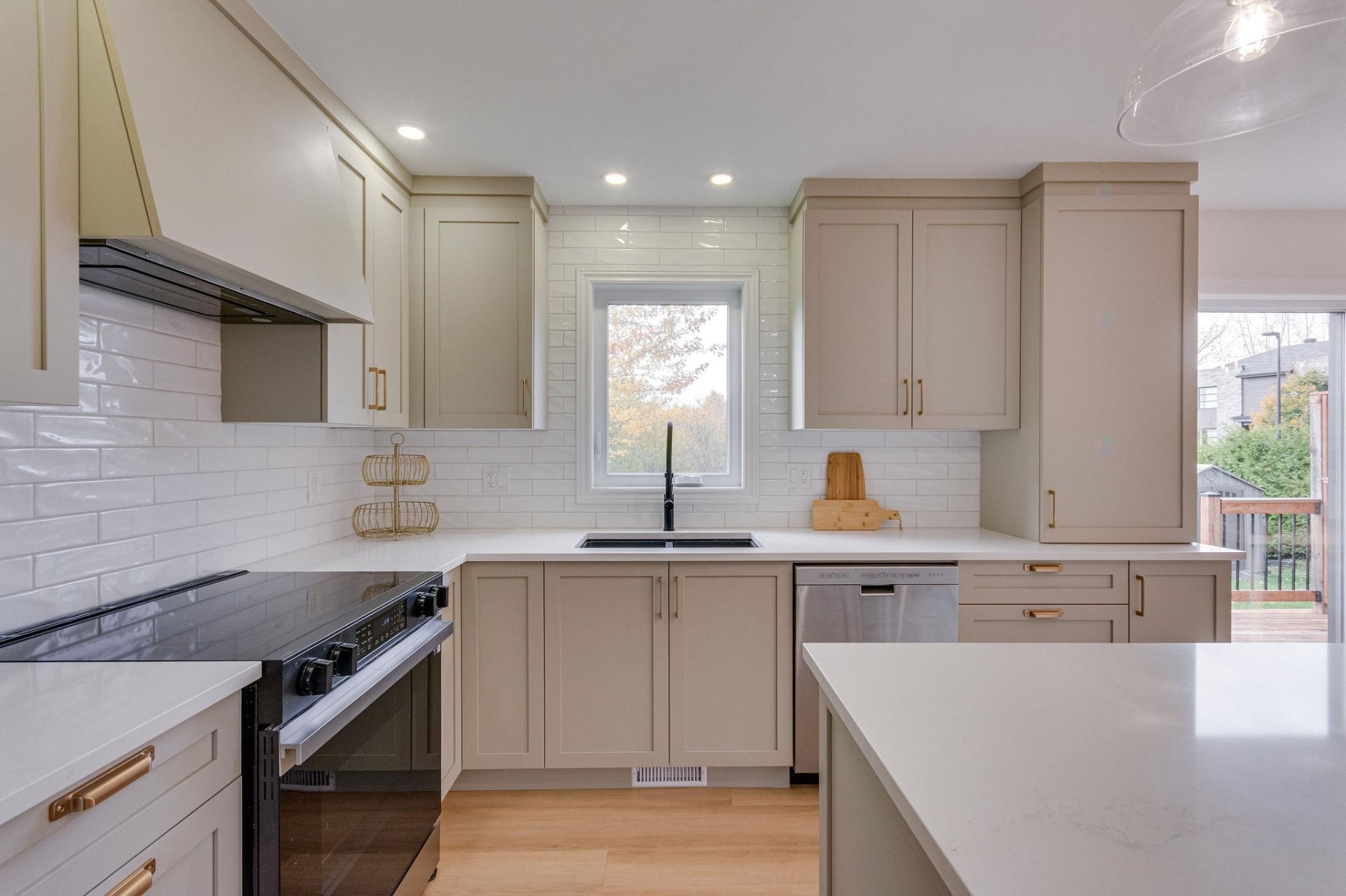 









3


Rue de la Caraque

,
Gatineau (Gatineau),




QC
J8P0E7

