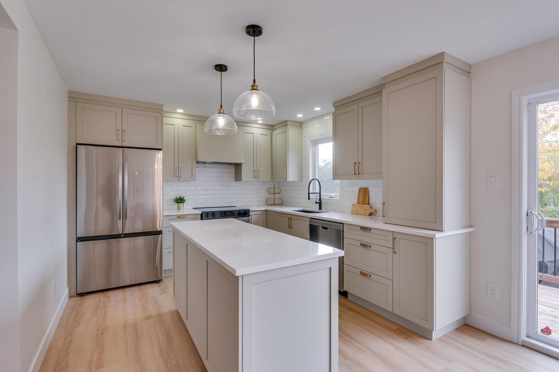 









3


Rue de la Caraque

,
Gatineau (Gatineau),




QC
J8P0E7

