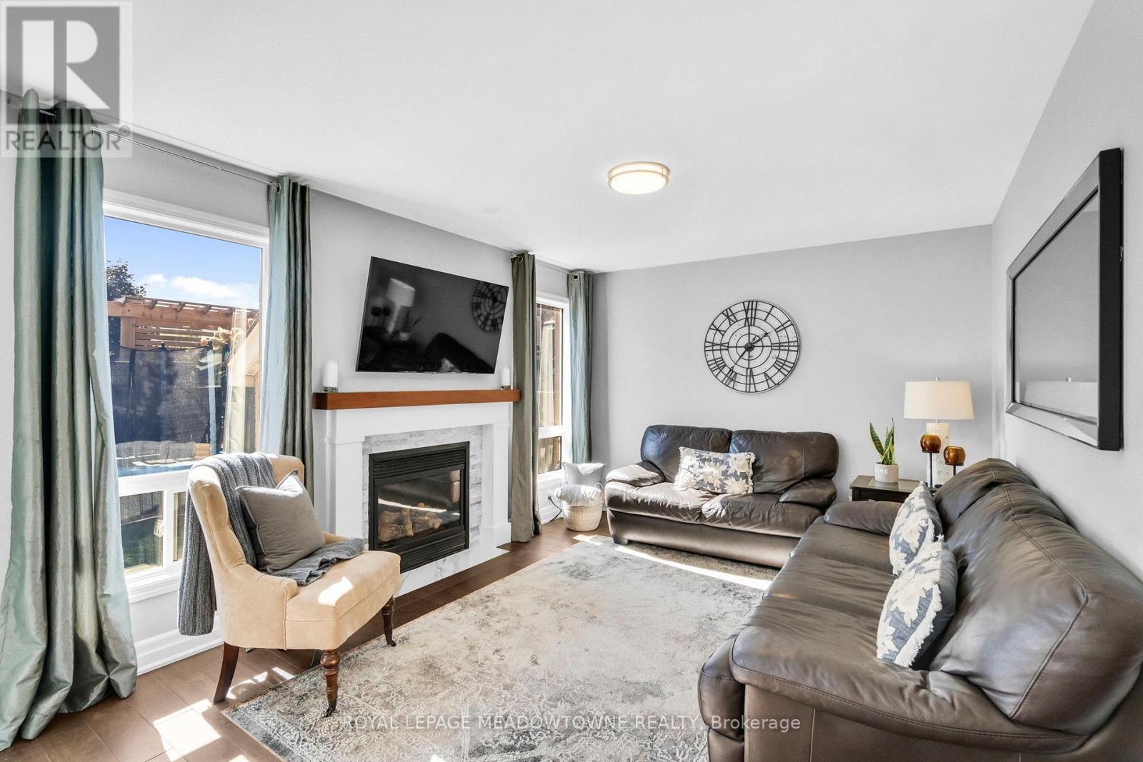 












583 CAVERHILL CRESCENT

,
Milton,




Ontario
L9T5K5

