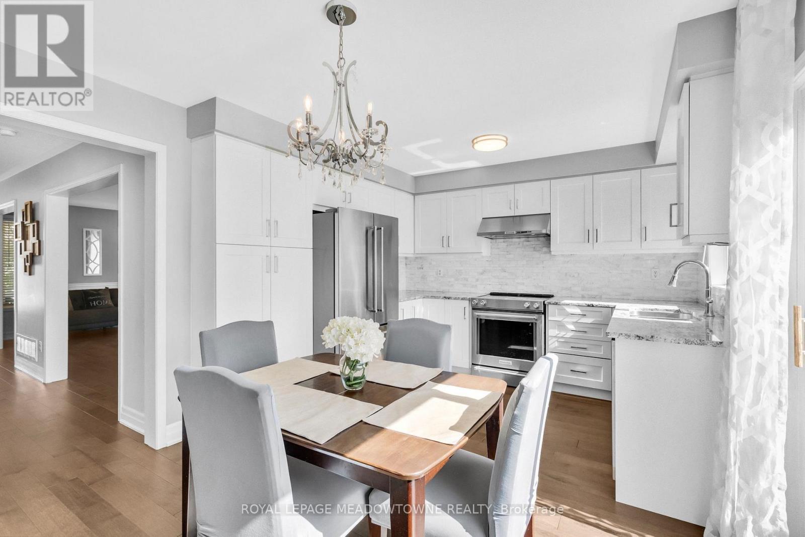 












583 CAVERHILL CRESCENT

,
Milton,




Ontario
L9T5K5

