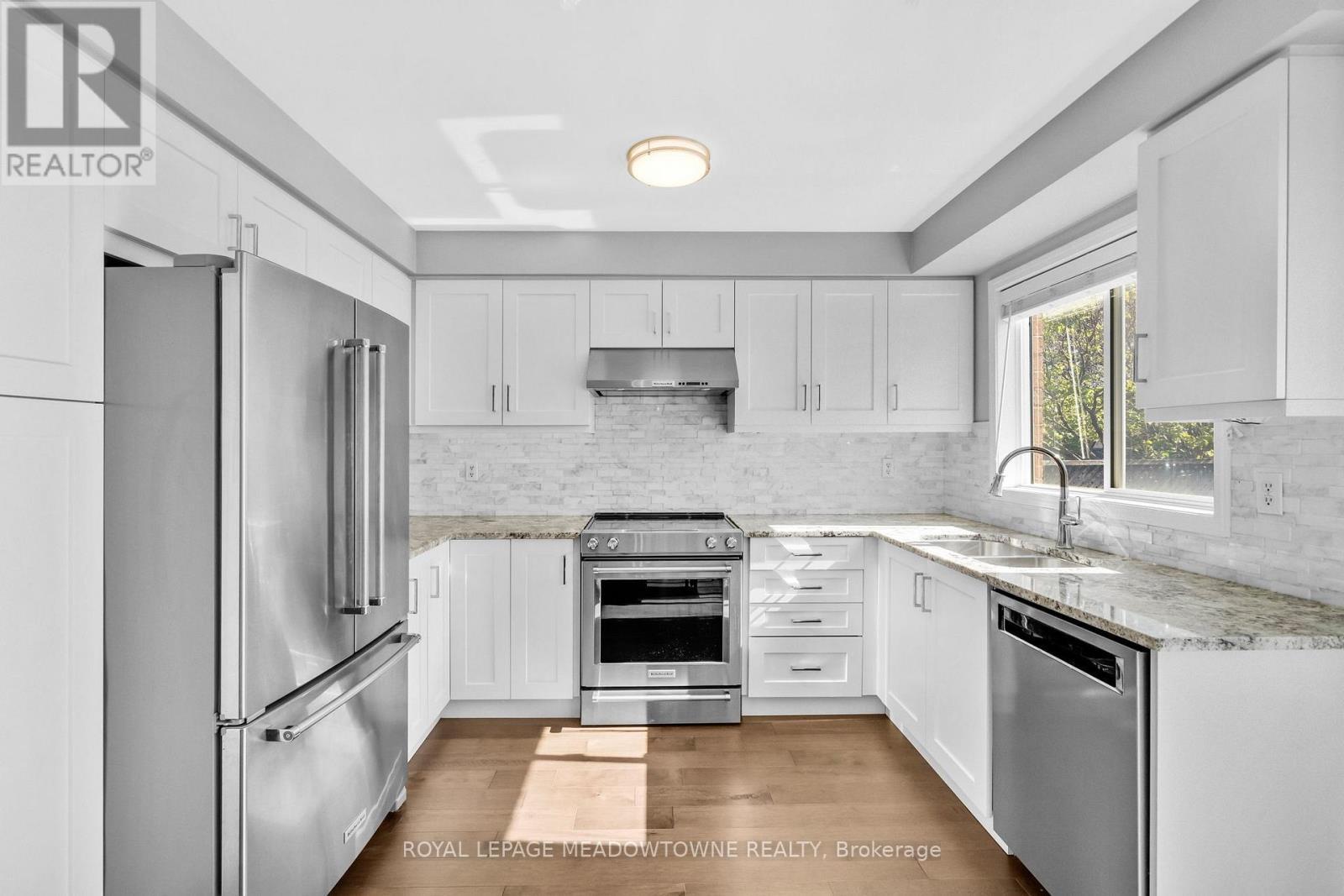 












583 CAVERHILL CRESCENT

,
Milton,




Ontario
L9T5K5

