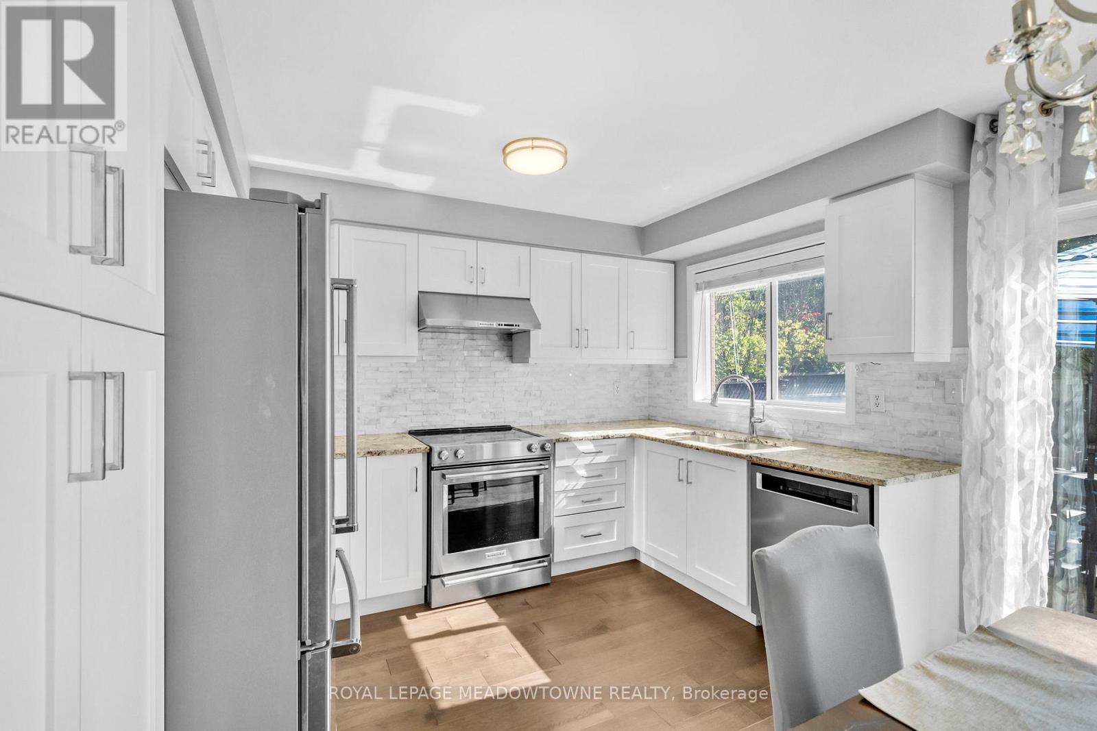 












583 CAVERHILL CRESCENT

,
Milton,




Ontario
L9T5K5

