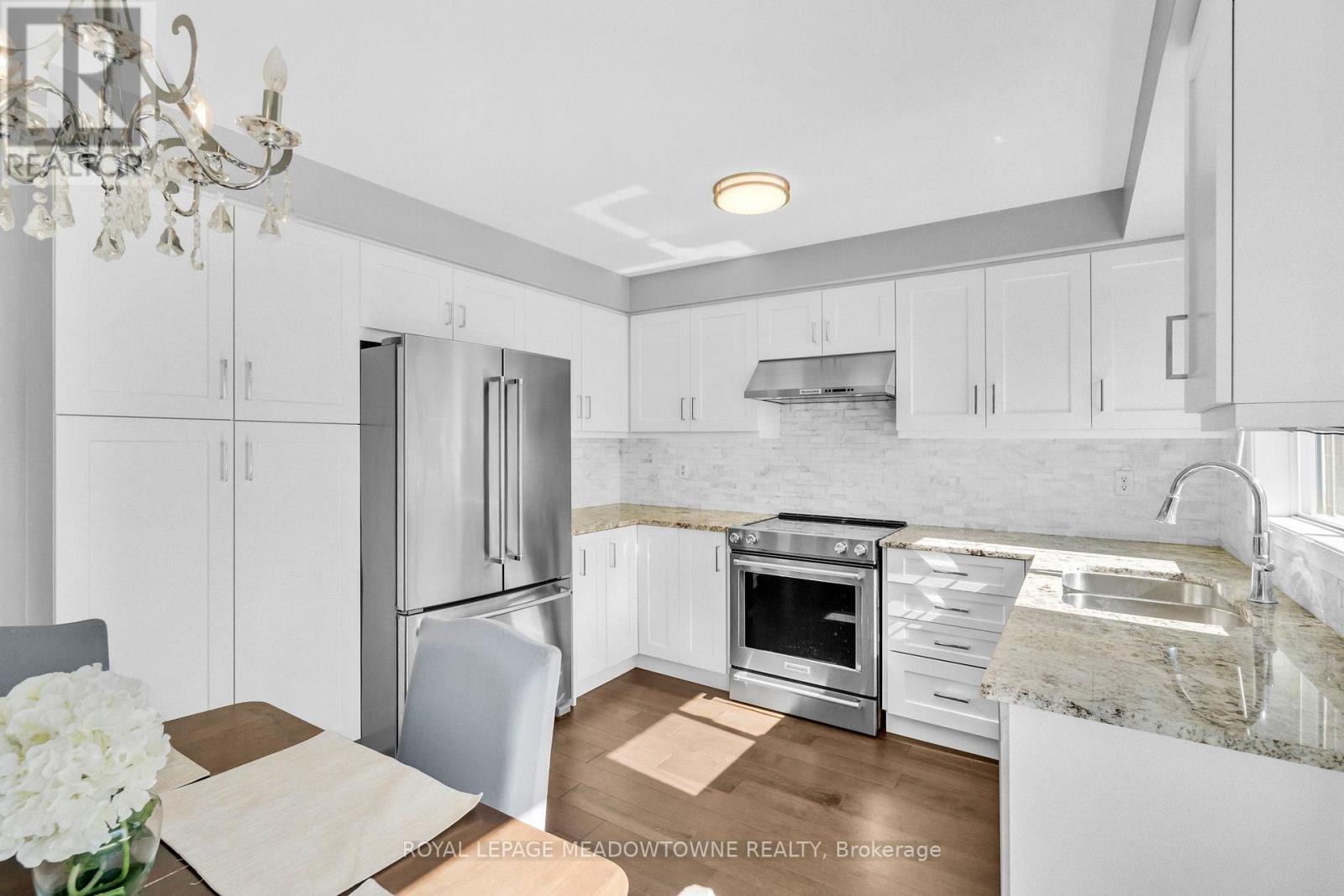 












583 CAVERHILL CRESCENT

,
Milton,




Ontario
L9T5K5

