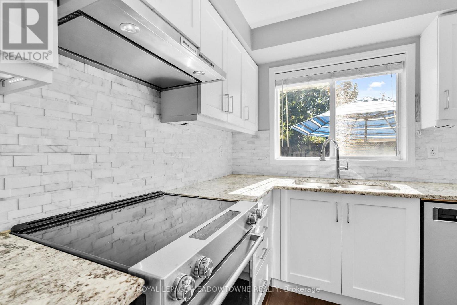 












583 CAVERHILL CRESCENT

,
Milton,




Ontario
L9T5K5

